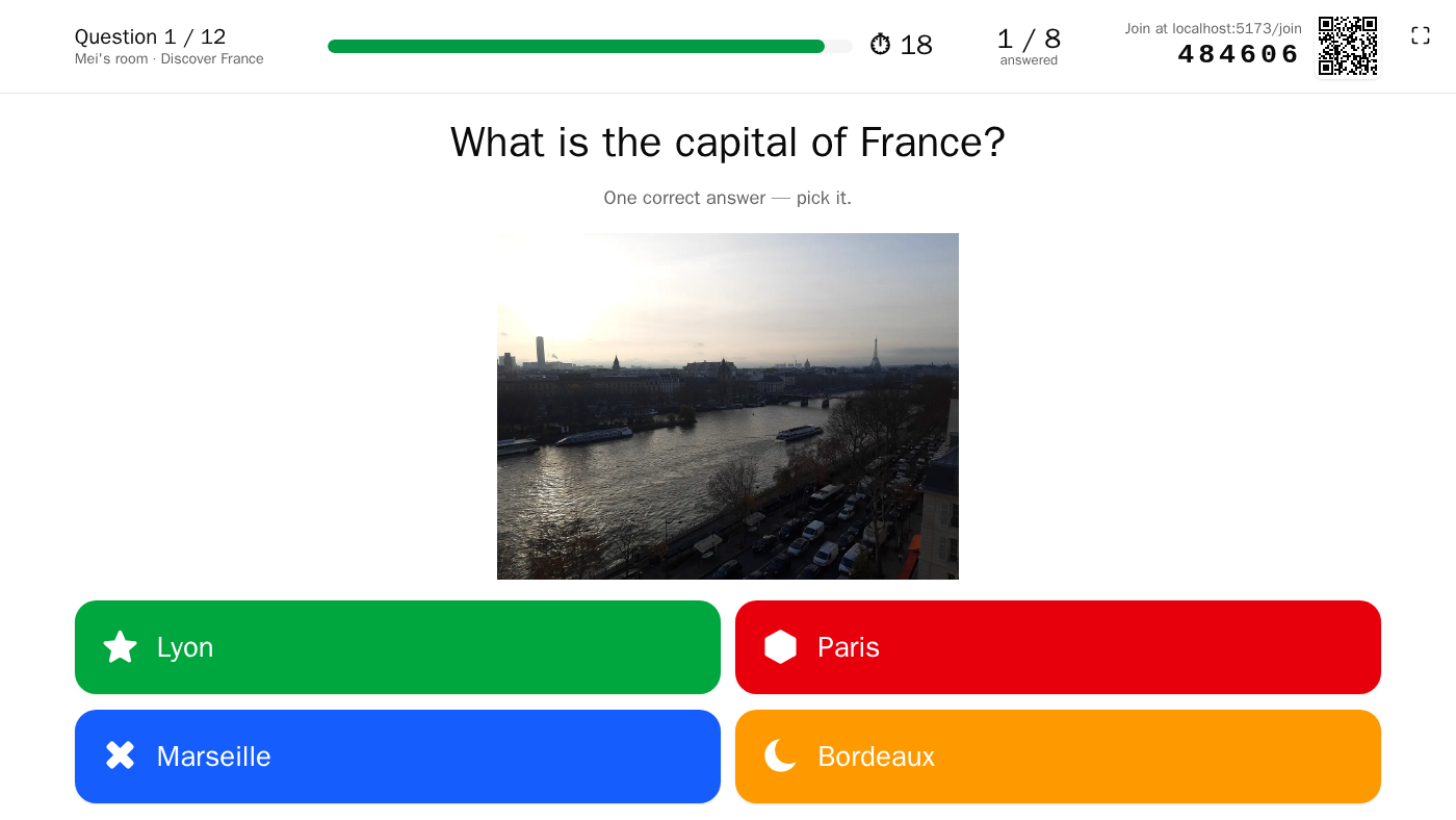 The big screen during a question: the question, a photo of Paris above four coloured answers with their shapes, the timer, the count of answers and the PIN